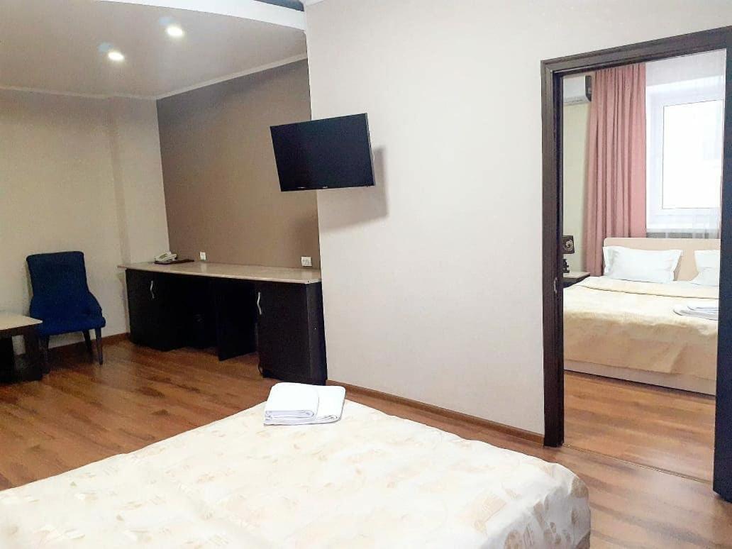 City Hotel Ustʼ-Kamenogorsk Extérieur photo
